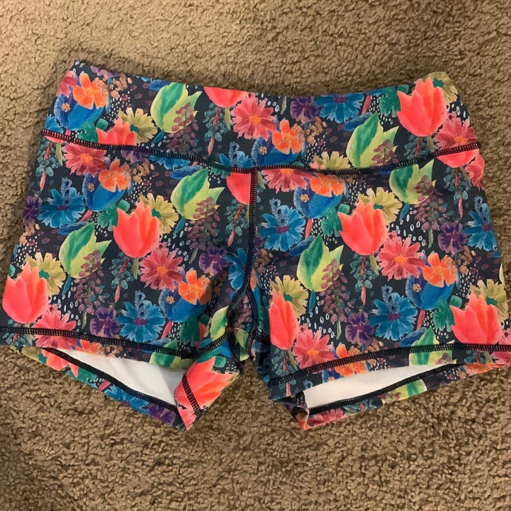 Born primitive booty shorts